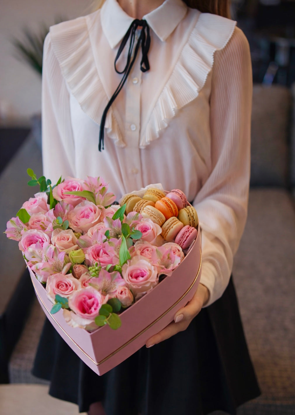 Rose Heart Flower & Macaron Box