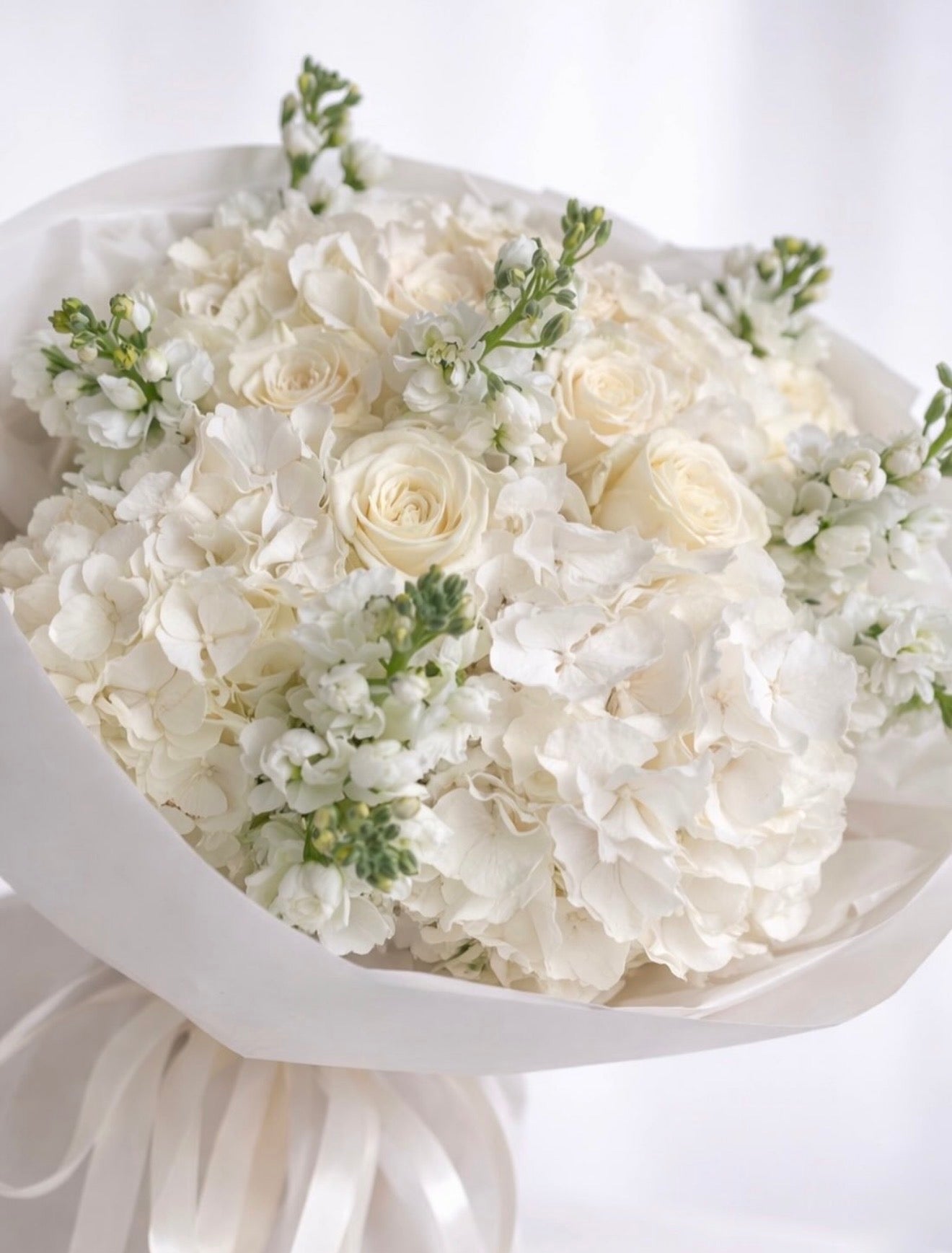 Luxury White Hydrangea & Rose Bouquet – Elegant Flowers Las Vegas