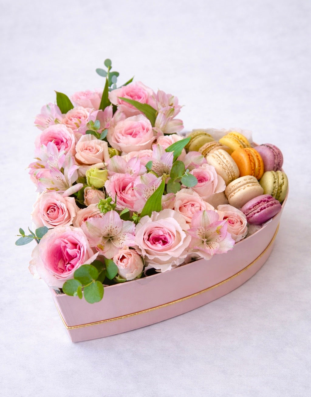 Rose Heart Flower & Macaron Box